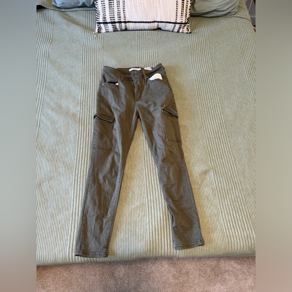Levi’s Skinny Cargo Pants